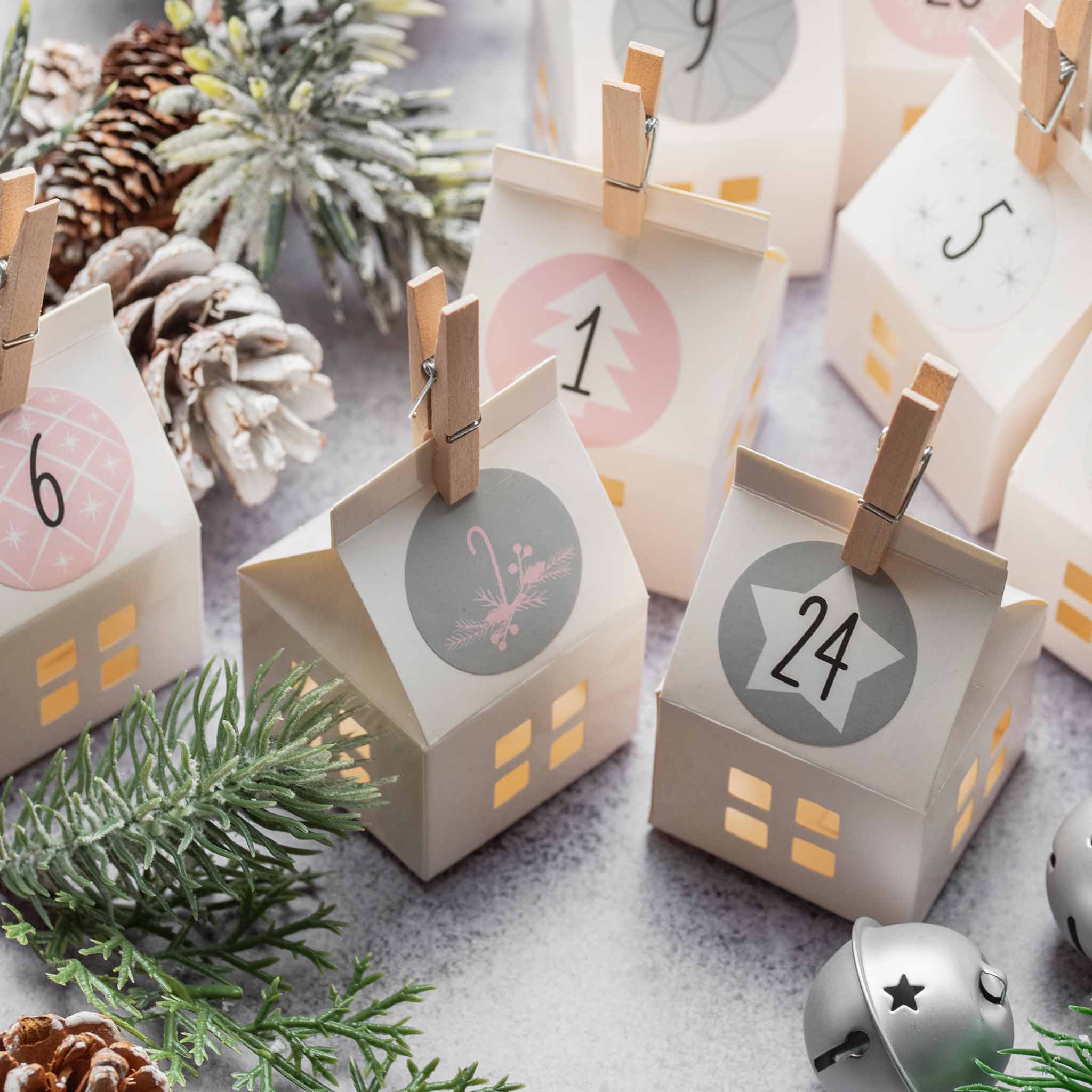 COUNTDOWN - Build your own countdown calendar house and count the days in style!